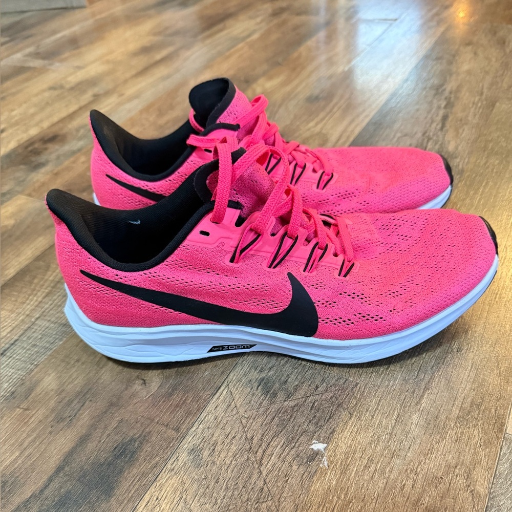 Nike Air Zoom Pegasus 36
Hyper Pink Black (Women's) Size 9.5